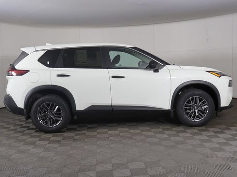Used 2021 Nissan Rogue S AWD/4WD image 15