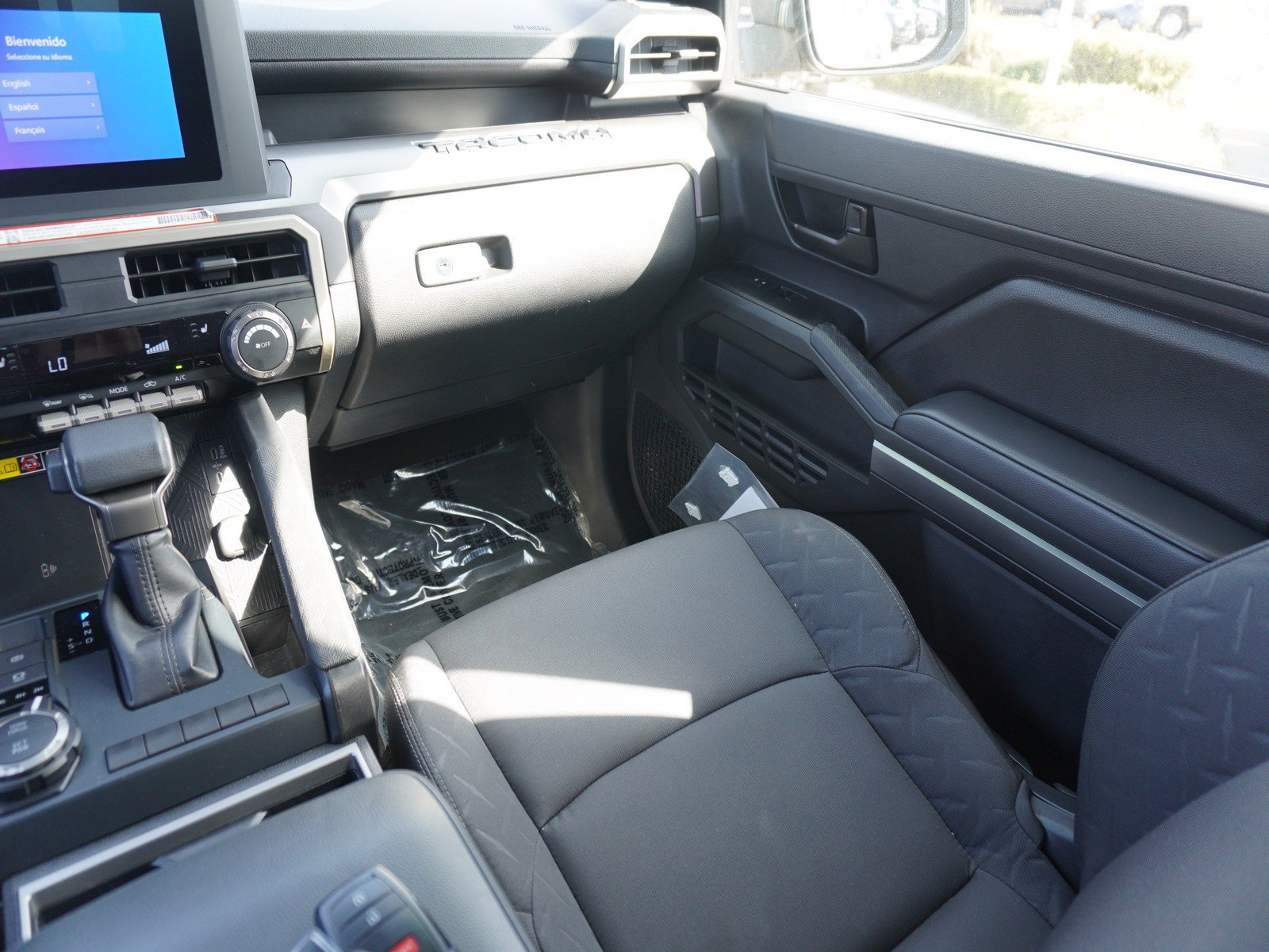 Used 2025 Toyota Tacoma SR5 AWD/4WD image 18
