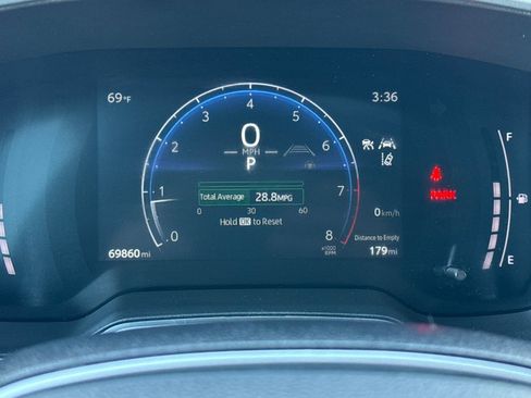 Used 2023 Toyota Corolla Cross XLE image 23