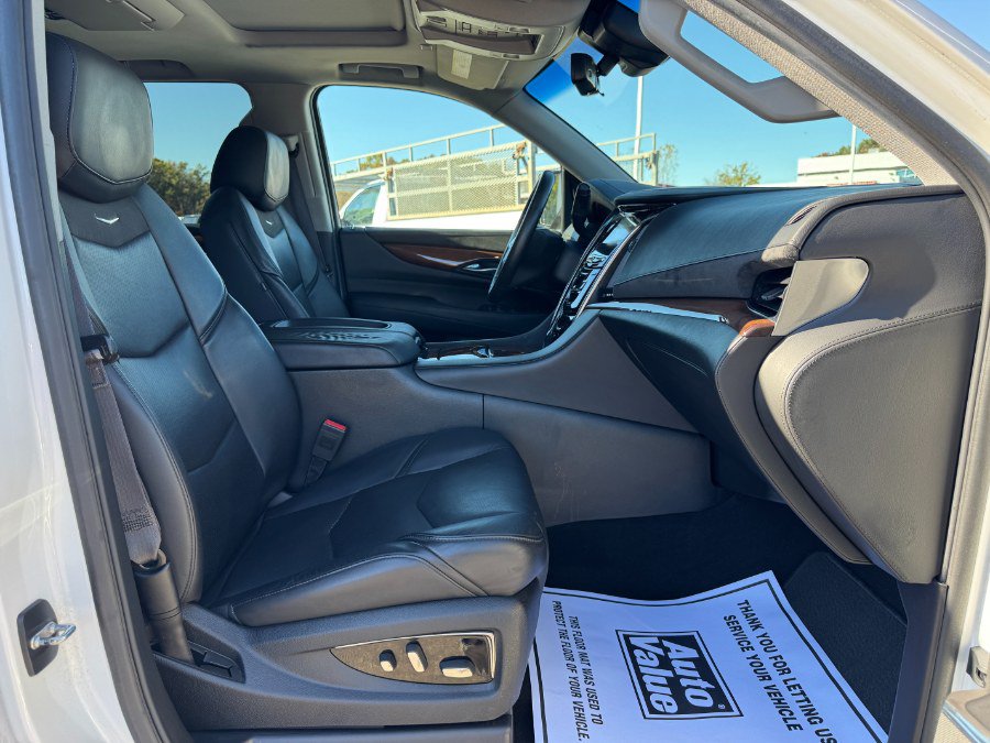 Used 2017 Cadillac Escalade Premium Luxury AWD/4WD image 20