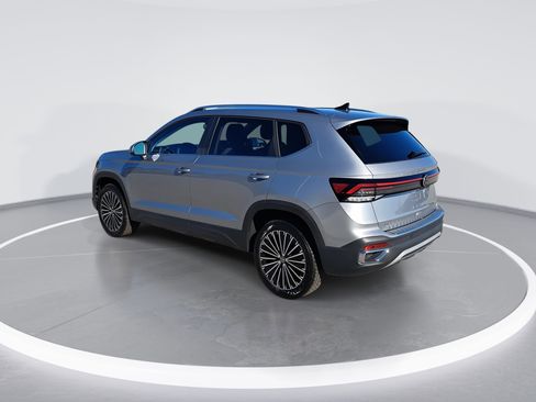 New 2026 Volkswagen Taos SE image 5