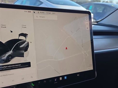 Used 2023 Tesla Model 3 Standard Range image 5