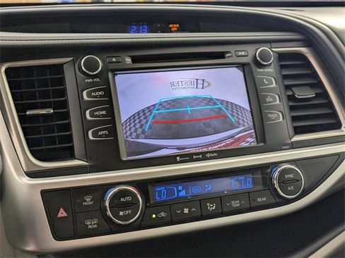 Used 2017 Toyota Highlander Plus image 18