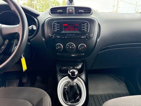 Used 2016 Kia Soul FWD image 19