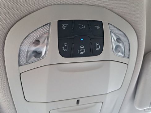 Used 2023 Chrysler Voyager LX image 20