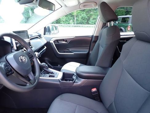 Certified 2025 Toyota RAV4 XLE AWD/4WD image 15