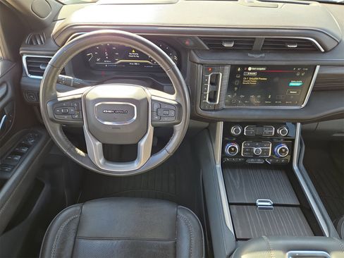Used 2022 GMC Yukon XL Denali image 14