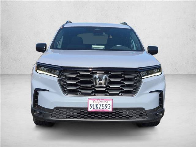 Used 2025 Honda Pilot Sport image 2
