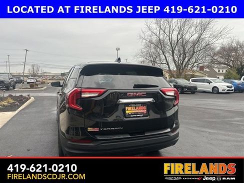 Used 2024 GMC Terrain SLE image 11