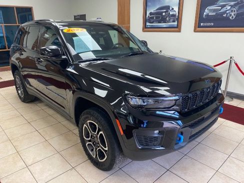 Used 2022 Jeep Grand Cherokee Trailhawk w/ Advanced Protech Group II AWD/4WD image 4