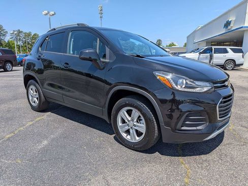 Used 2022 Chevrolet Trax LT w/ Driver Confidence Package AWD/4WD image 2