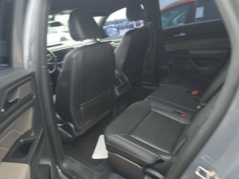 Used 2021 Volkswagen Atlas Cross Sport SE w/ Panoramic Sunroof Package FWD image 19