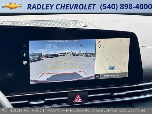 Used 2025 Hyundai Elantra SEL FWD image 9