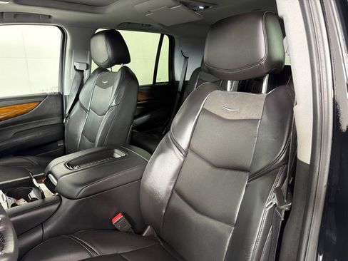 Used 2018 Cadillac Escalade Premium Luxury AWD/4WD image 13