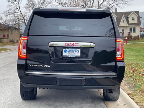 Used 2016 GMC Yukon XL Denali image 7