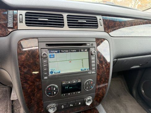 Used 2010 GMC Yukon Denali image 23