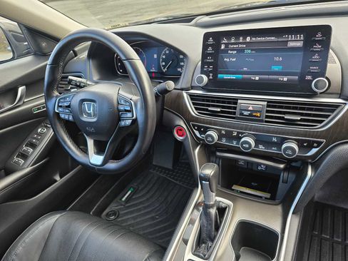 Used 2018 Honda Accord Touring image 10