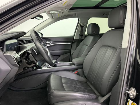 Certified 2022 Audi e-tron Premium w/ Convenience Plus Package image 5