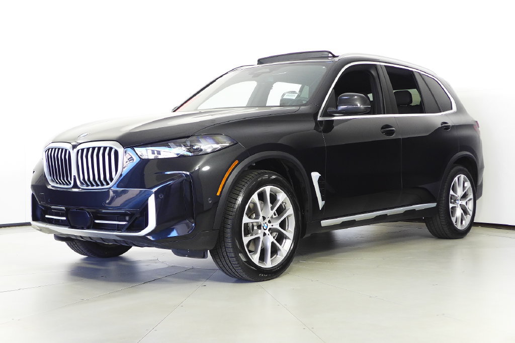 Used 2024 BMW X5 sDrive40i w/ Parking Assistance Package RWD image 2