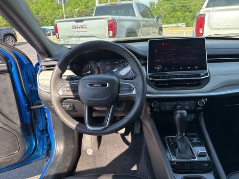 Used 2025 Jeep Compass Limited image 15