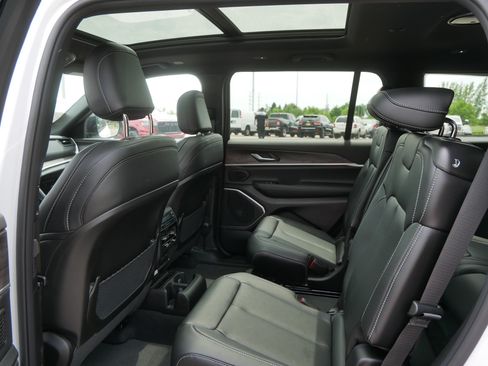 New 2026 Jeep Grand Cherokee L Limited w/ Limited Altitude Package AWD/4WD image 7