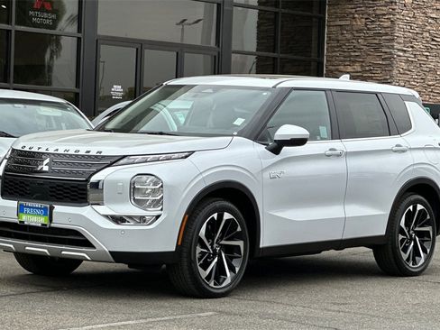 New 2025 Mitsubishi Outlander SE image 9