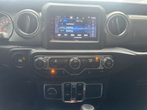 Used 2019 Jeep Wrangler Unlimited Sahara AWD/4WD image 21