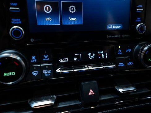 Used 2022 Toyota Highlander XSE image 27