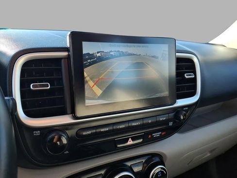 Used 2022 Hyundai Venue SEL image 17