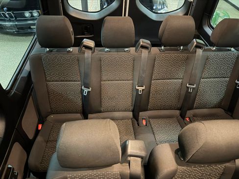 Used 2019 Mercedes-Benz Sprinter 2500 image 47