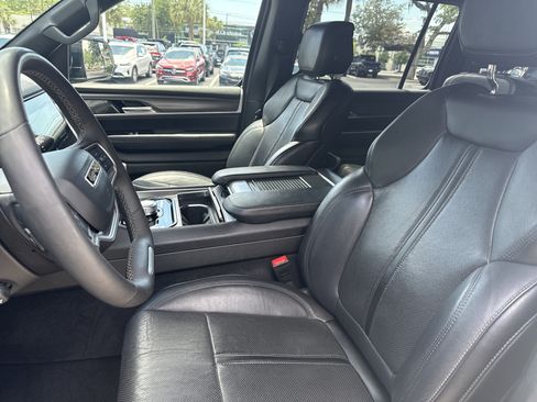 Used 2024 Jeep Wagoneer Series II w/ Flexible Seating Group RWD image 15