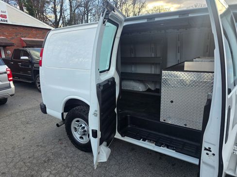 Used 2017 Chevrolet Express 2500 RWD 2500 135 image 18