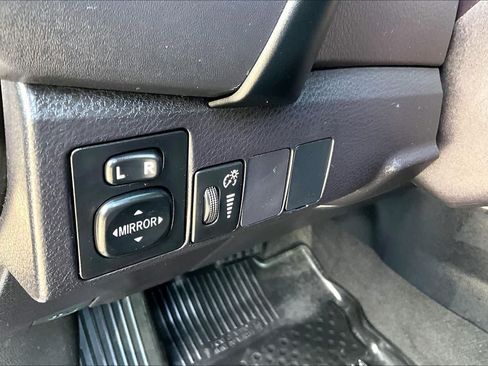 Used 2018 Toyota Corolla LE FWD image 32