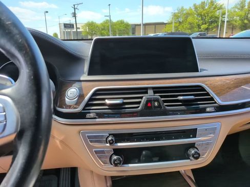 Used 2018 BMW 740e xDrive AWD/4WD image 22