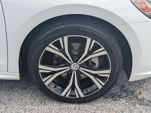 Used 2022 Volkswagen Passat 2.0T SE image 11