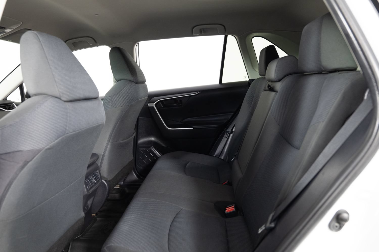 Used 2020 Toyota RAV4 LE w/ All Weather Liner Package AWD/4WD image 17