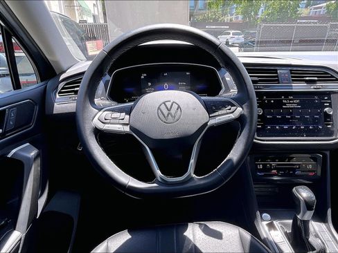 Certified 2023 Volkswagen Tiguan SE w/ Panoramic Sunroof Package FWD image 4