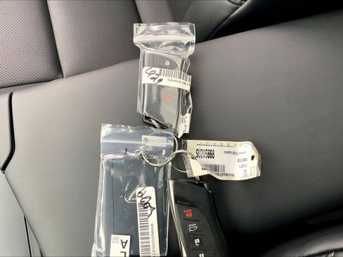 Certified 2025 Lexus ES 350 w/ Premium Package image 15