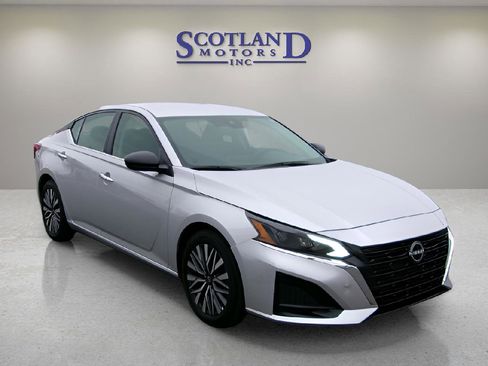 Used 2025 Nissan Altima 2.5 SV image 4