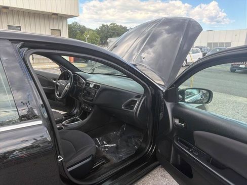 Used 2013 Chrysler 200 Touring FWD image 19
