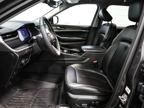 Used 2023 Jeep Grand Cherokee L Limited w/ Black Appearance Package image 21