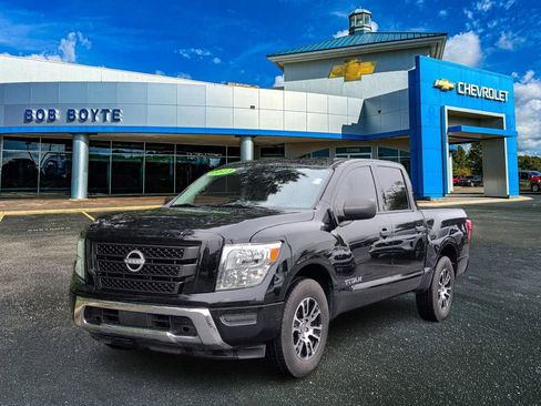 Used 2023 Nissan Titan SV RWD image 8