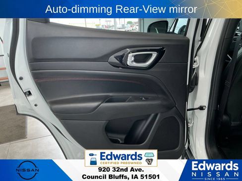 Used 2025 Jeep Compass Trailhawk AWD/4WD image 11