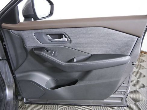 Used 2022 Nissan Rogue SV AWD/4WD image 11
