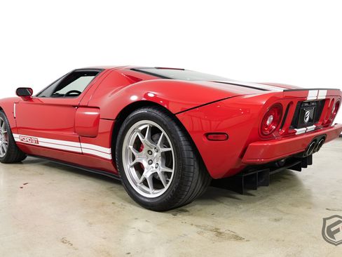 Used 2006 Ford GT RWD image 8