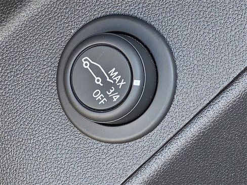 Used 2020 Chevrolet Equinox LT image 32