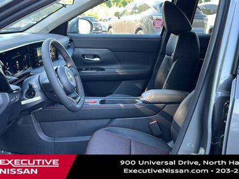 Used 2025 Nissan Kicks SR image 10