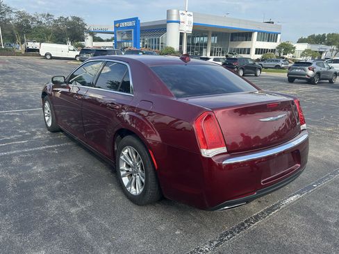 Used 2018 Chrysler 300 Touring L RWD image 7