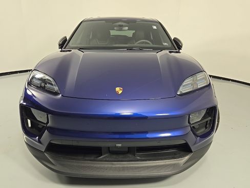 Used 2024 Porsche Macan 4 Electric image 2