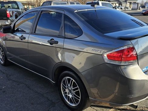 Used 2010 Ford Focus SE image 5